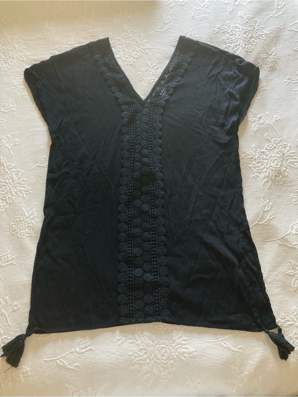 Kona Sol Black V-Neck Crochet-Trim Tassel Tunic
